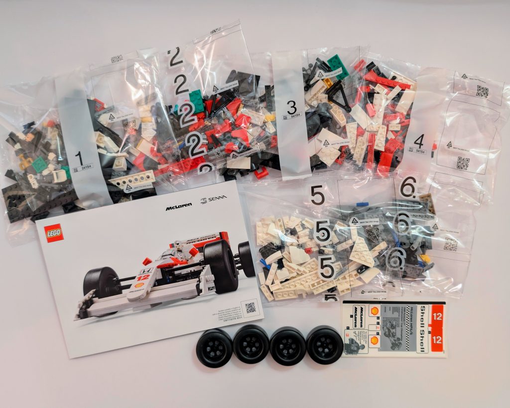 LEGO McLaren MP4/4 contents