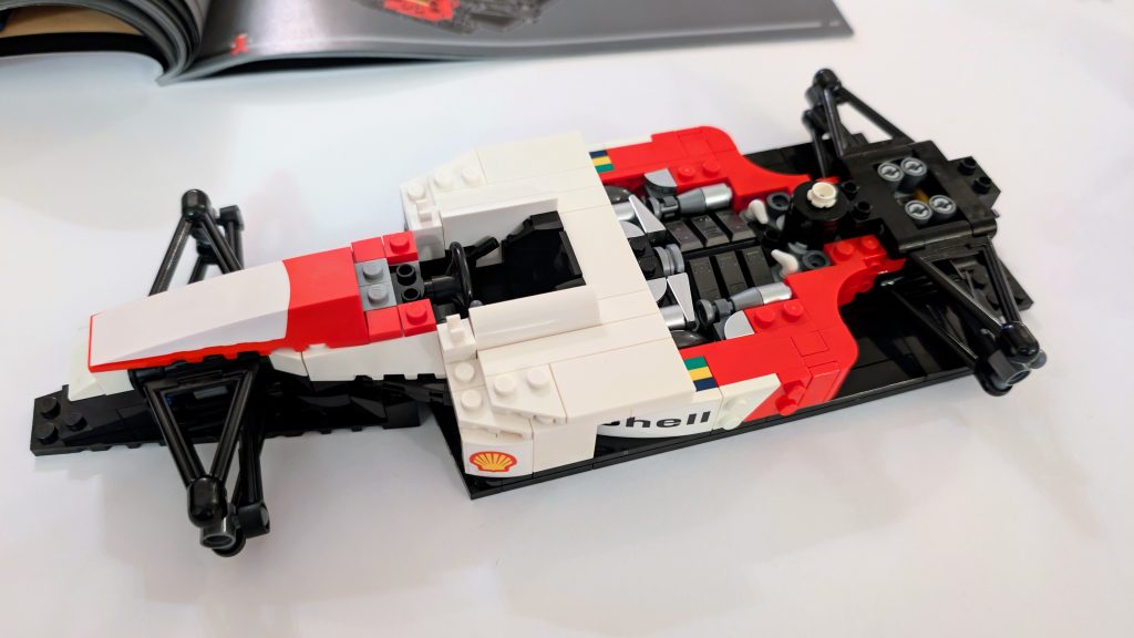 LEGO McLaren MP4/4 building process - end of bag 3
