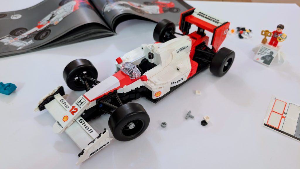 LEGO McLaren MP4/4 building process - end of bag 5