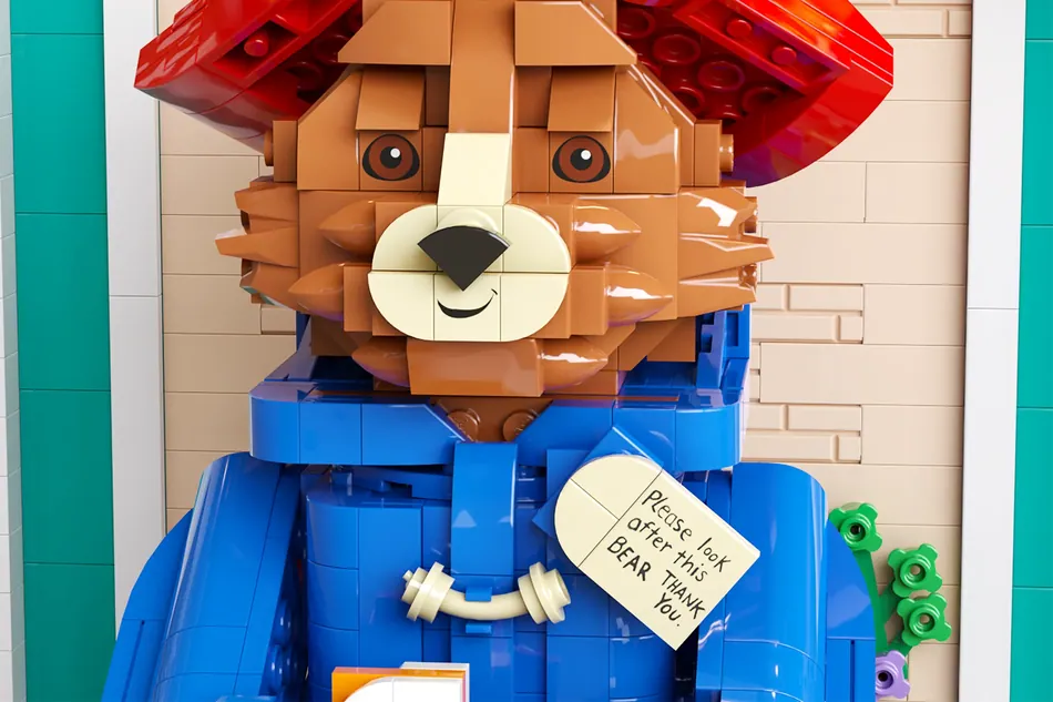A closer look at LEGO Ideas Paddington Bear created by Bricked1980, LEGO fan designer of the LEGO Red Telephone Box.