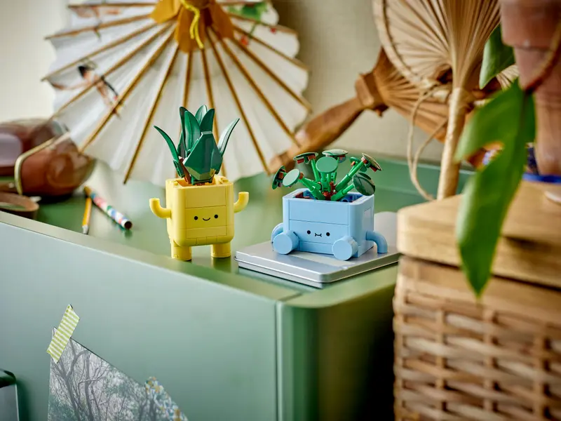10349: LEGO Botanicals Happy Plants